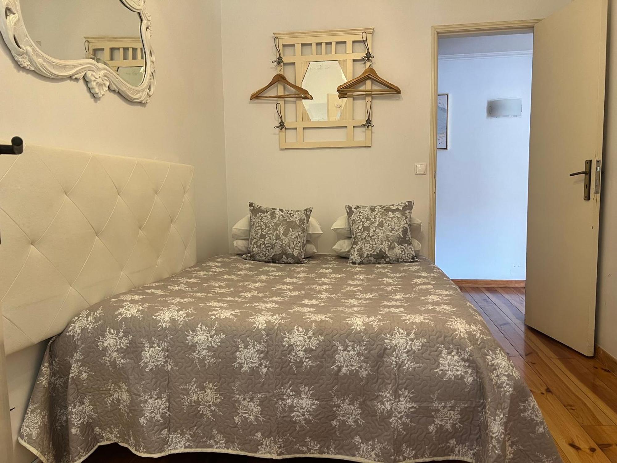 Apartment Open Trace 2 Bedroom Located Centeral